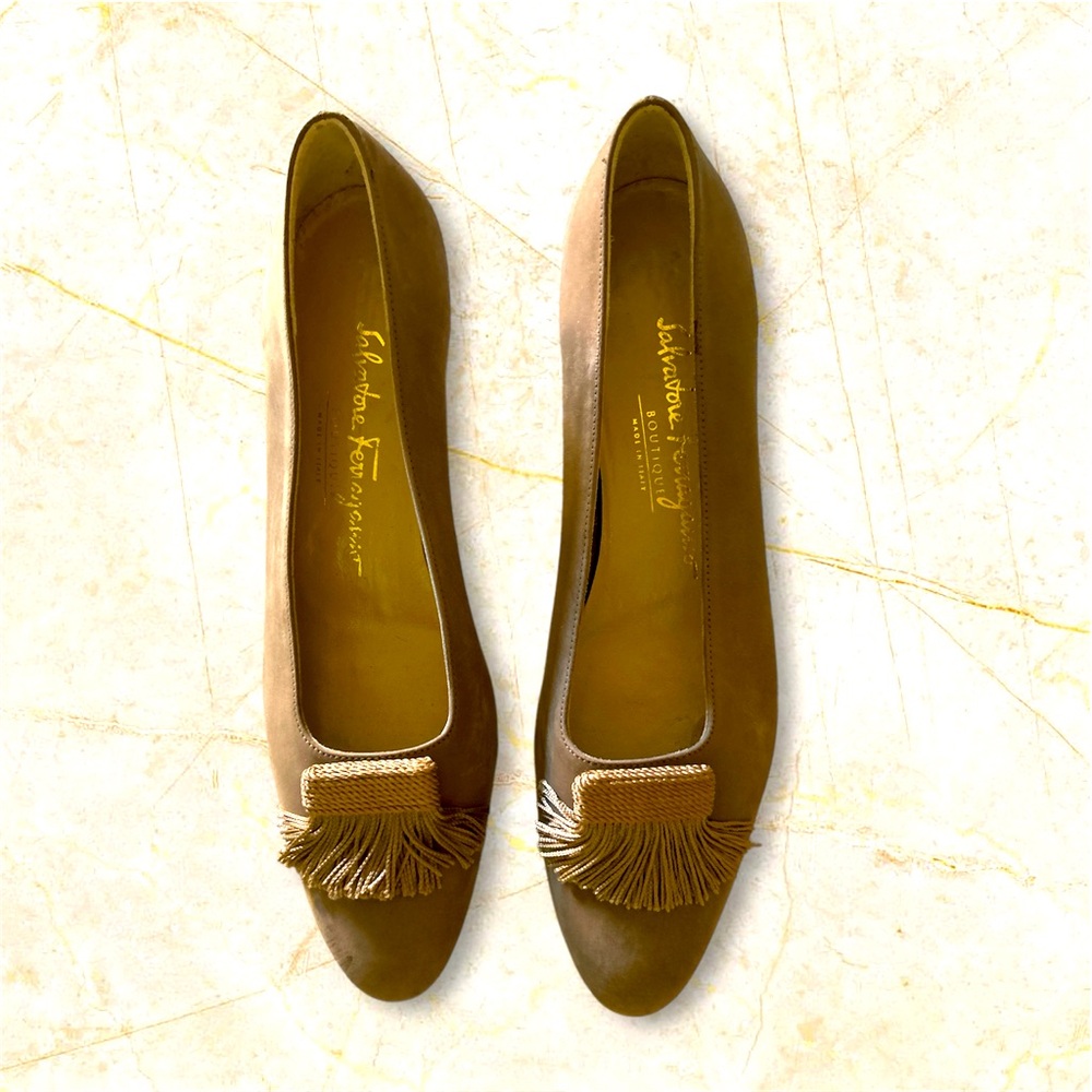 Vintage Salvatore Ferragamo DP 36650 231 Sz. 7.5 3A
Shoes Excellent Cond.